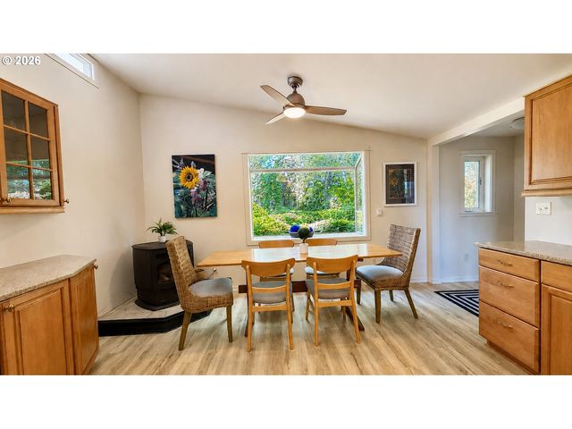 27777 SNYDER Rd, Junction City, OR 97448