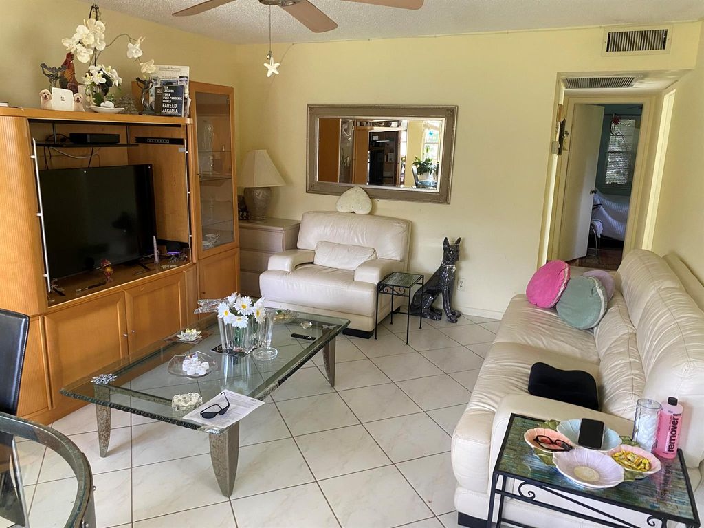 Image 4 of property listing at 354 Mansfield I 354, Boca Raton, FL 33434