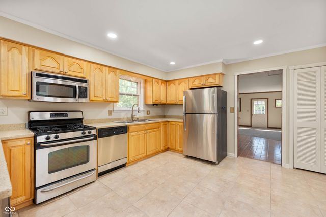 6208 W 100 S, New Palestine, IN 46163