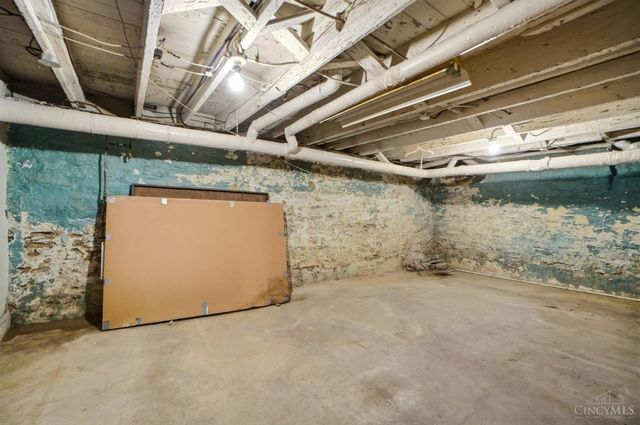 333 Springfield Pike, Wyoming, OH 45215