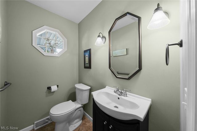 802 Deerfield Lane NE, Massillon, OH 44646