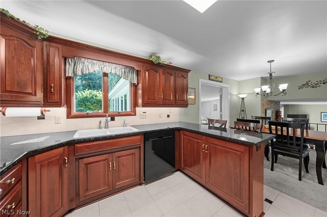 802 Deerfield Lane NE, Massillon, OH 44646