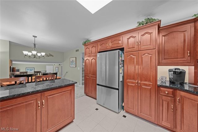 802 Deerfield Lane NE, Massillon, OH 44646