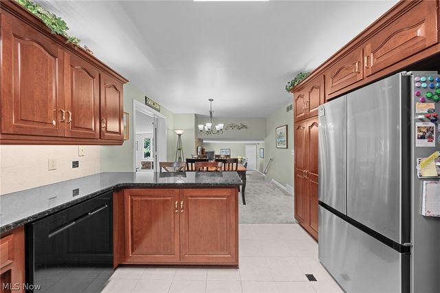 802 Deerfield Lane NE, Massillon, OH 44646