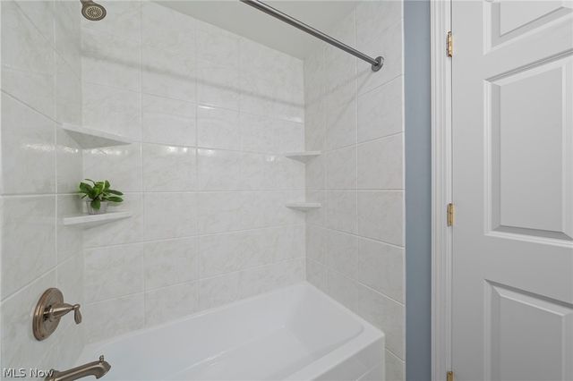 802 Deerfield Lane NE, Massillon, OH 44646