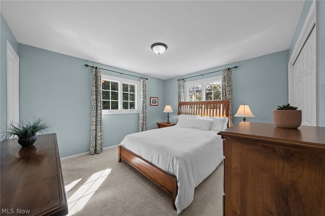 802 Deerfield Lane NE, Massillon, OH 44646