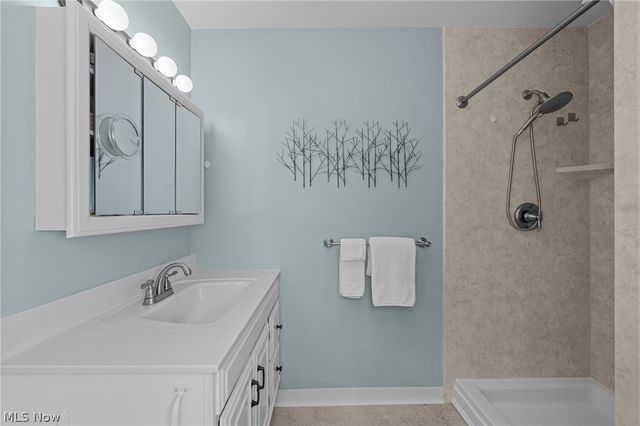 802 Deerfield Lane NE, Massillon, OH 44646