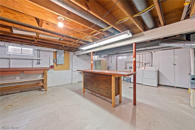 802 Deerfield Lane NE, Massillon, OH 44646