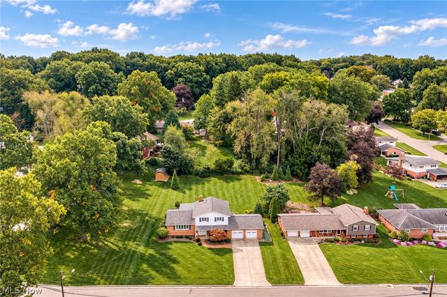802 Deerfield Lane NE, Massillon, OH 44646