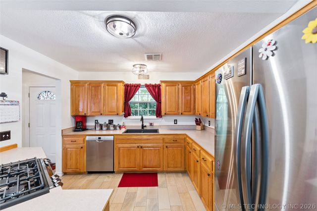 91 Plum Tree Road, Salina, OK 74365