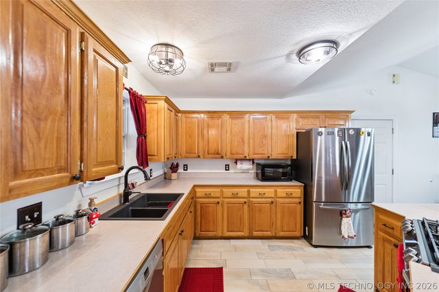 91 Plum Tree Road, Salina, OK 74365