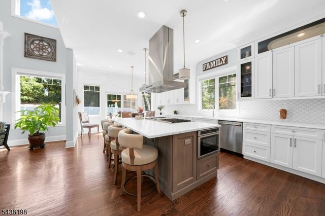 16 Schneider Ln, Montville Twp., NJ 07045