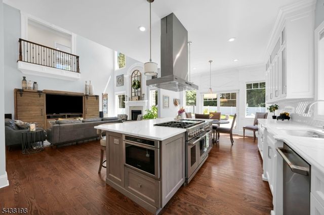 16 Schneider Ln, Montville Twp., NJ 07045