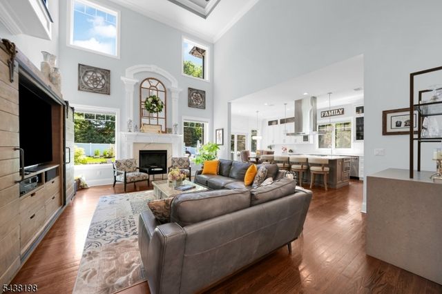 16 Schneider Ln, Montville Twp., NJ 07045