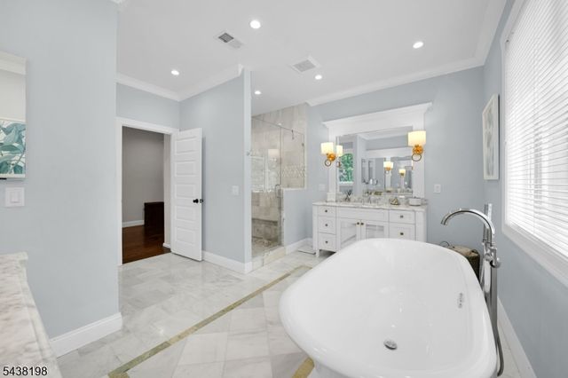 16 Schneider Ln, Montville Twp., NJ 07045