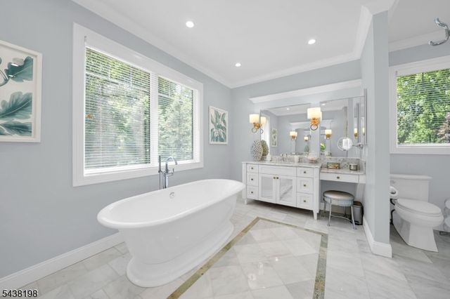 16 Schneider Ln, Montville Twp., NJ 07045