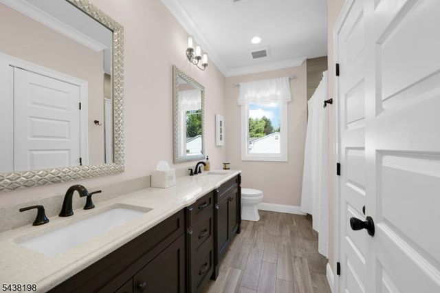 16 Schneider Ln, Montville Twp., NJ 07045