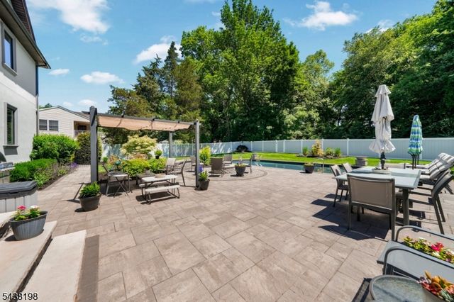 16 Schneider Ln, Montville Twp., NJ 07045