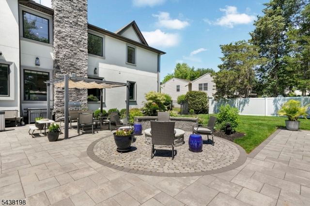16 Schneider Ln, Montville Twp., NJ 07045