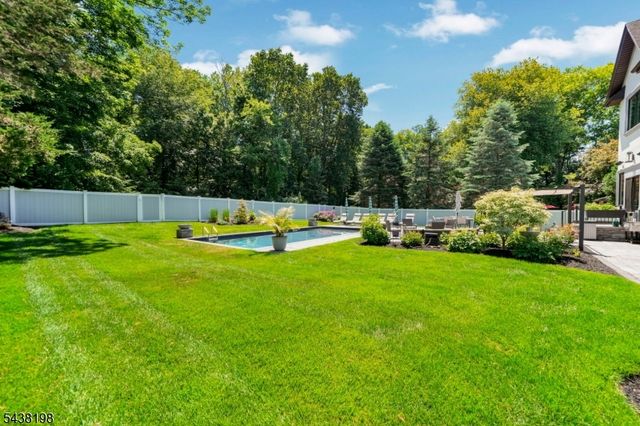 16 Schneider Ln, Montville Twp., NJ 07045