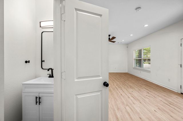 5700 Elysian Street, Houston, TX 77009