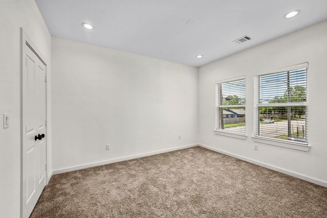 5700 Elysian Street, Houston, TX 77009