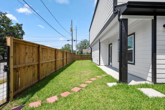 5700 Elysian Street, Houston, TX 77009
