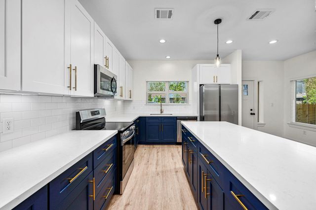 5700 Elysian Street, Houston, TX 77009