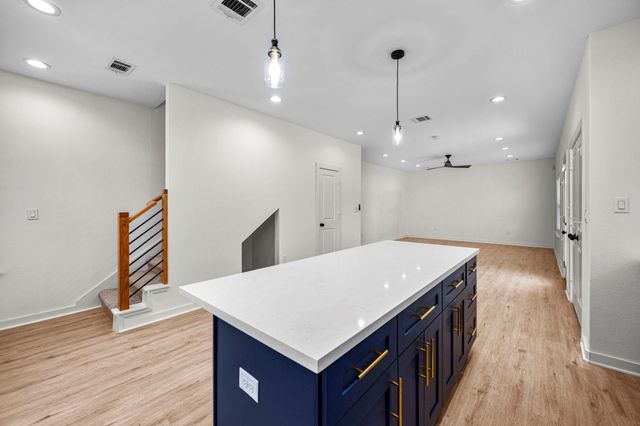 5700 Elysian Street, Houston, TX 77009