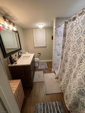 43 Amethyst Ln, Paterson City, NJ 07501