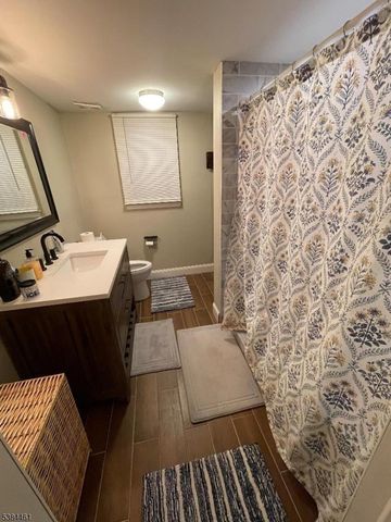 43 Amethyst Ln, Paterson City, NJ 07501