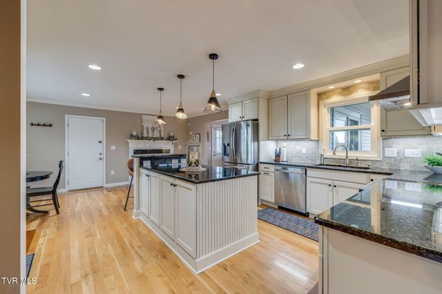 512 Hideaway Farm Road, Piney Flats, TN 37686