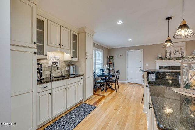 512 Hideaway Farm Road, Piney Flats, TN 37686