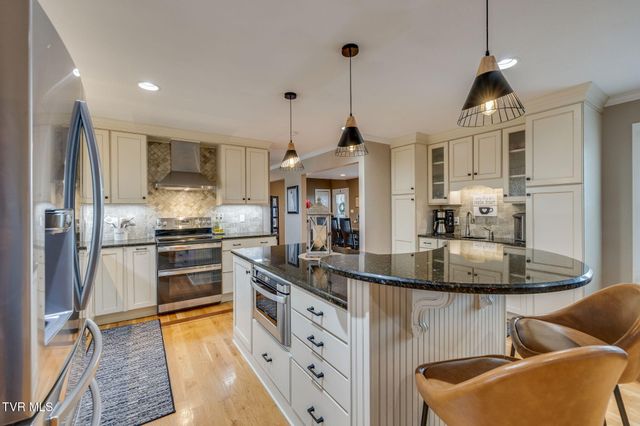 512 Hideaway Farm Road, Piney Flats, TN 37686