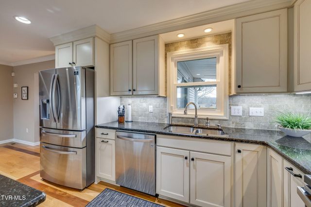 512 Hideaway Farm Road, Piney Flats, TN 37686