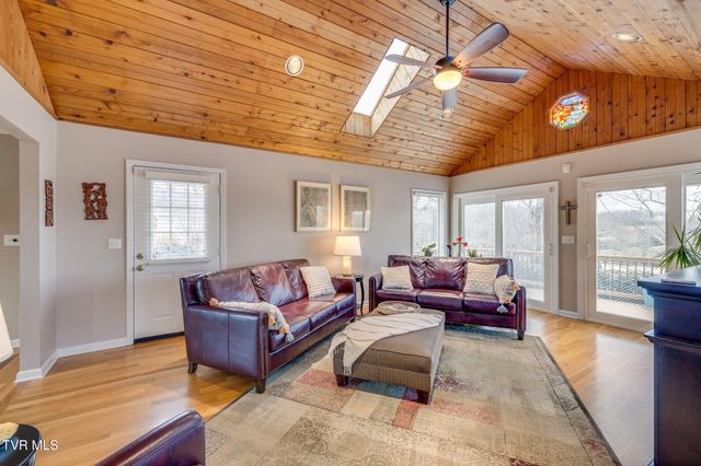 512 Hideaway Farm Road, Piney Flats, TN 37686