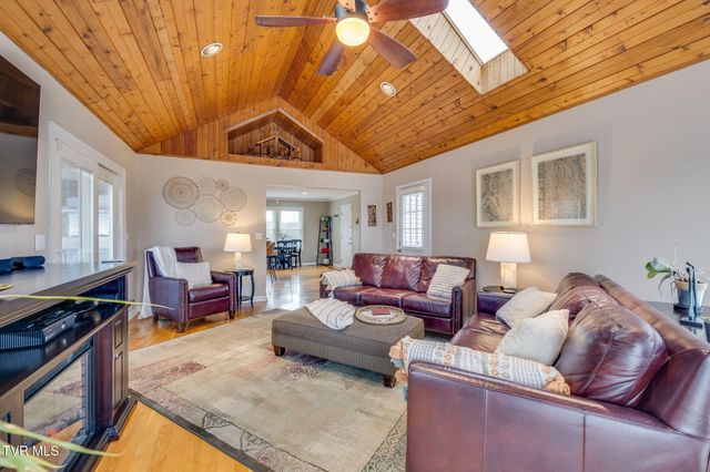 512 Hideaway Farm Road, Piney Flats, TN 37686