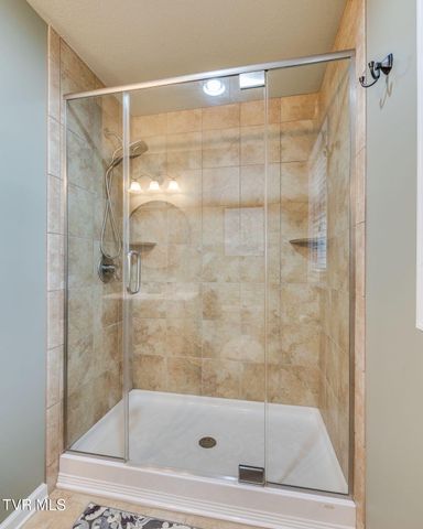 512 Hideaway Farm Road, Piney Flats, TN 37686