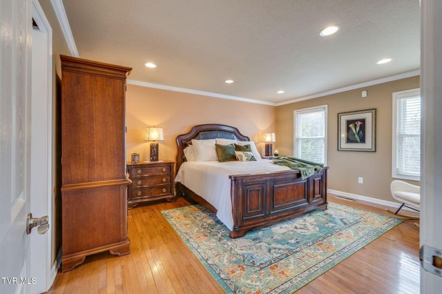 512 Hideaway Farm Road, Piney Flats, TN 37686