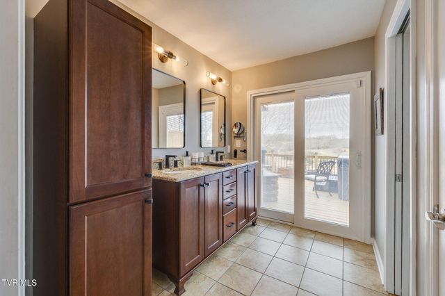 512 Hideaway Farm Road, Piney Flats, TN 37686