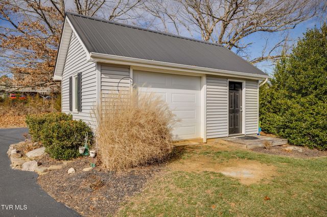 512 Hideaway Farm Road, Piney Flats, TN 37686