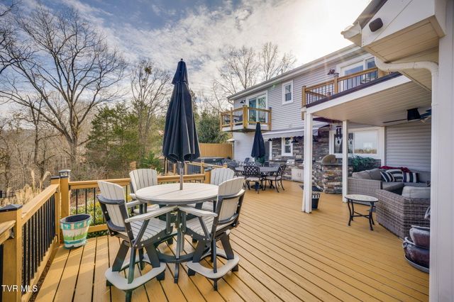 512 Hideaway Farm Road, Piney Flats, TN 37686