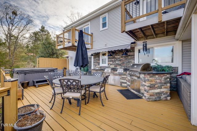 512 Hideaway Farm Road, Piney Flats, TN 37686