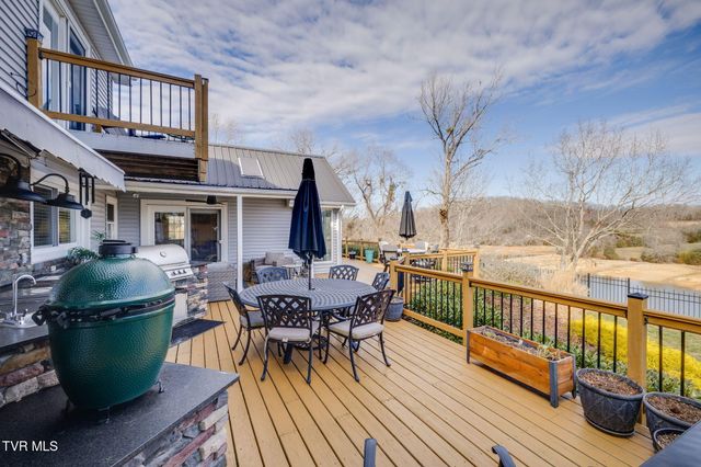 512 Hideaway Farm Road, Piney Flats, TN 37686