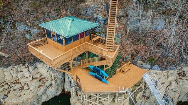 512 Hideaway Farm Road, Piney Flats, TN 37686