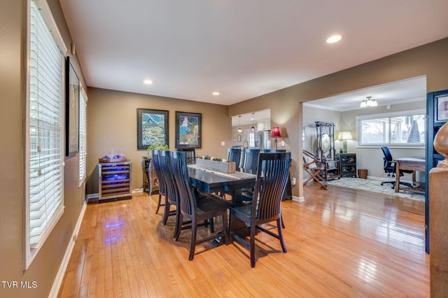 512 Hideaway Farm Road, Piney Flats, TN 37686