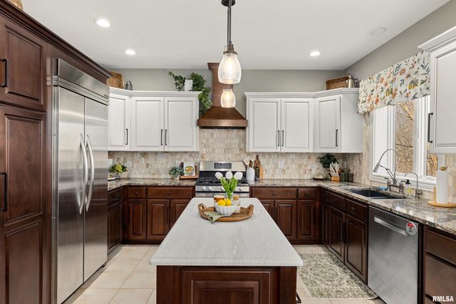 11308 N HICKORY WOODS Court, Dunlap, IL 61525