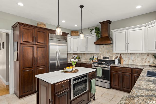 11308 N HICKORY WOODS Court, Dunlap, IL 61525