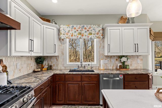 11308 N HICKORY WOODS Court, Dunlap, IL 61525