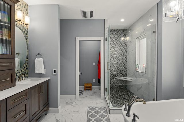 11308 N HICKORY WOODS Court, Dunlap, IL 61525